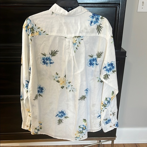 Men Caribbean White and Blue Dress Shirt Floral Elegance - Picture 4 of 4
